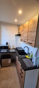 Dapur atau dapur kecil di Apartament Pod Stokiem