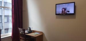TV a/nebo společenská místnost v ubytování Aberdeen House