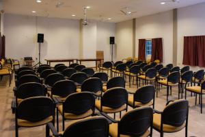 an empty room with chairs and tables in it at Catalina Hotel San Pedro de Jujuy in San Pedro de Jujuy