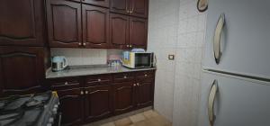 Virtuvė arba virtuvėlė apgyvendinimo įstaigoje Comfy 3 Bedrooms Apartment in Cairo 87