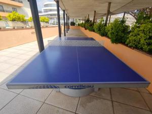 Stolní tenis v ubytování Apartament Neptuno Platja d'Aro nebo okolí
