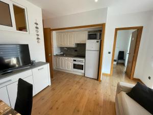 Kuchyň nebo kuchyňský kout v ubytování Apartament Neptuno Platja d'Aro