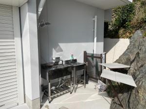 長崎市にあるCoast house Nabura - Vacation STAY 29534vの家の側面に洗面台