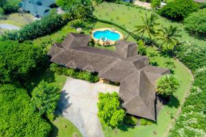 an overhead view of a mansion with a swimming pool at Makena Aloha Estate in Lahaina