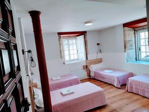 Tempat tidur dalam kamar di Pension-Albergue Don Alvaro