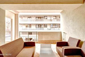 Et opholdsområde på Herastrau Park Apartment