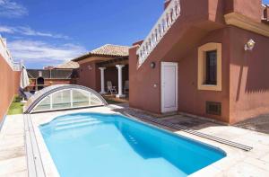 Bazén v ubytovaní Anju Villas Villas Vistas del Mar alebo v jeho blízkosti