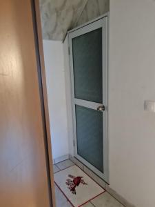 a door to a room with a window at CHEZ VERVEINE in Saint-Laurent du Maroni