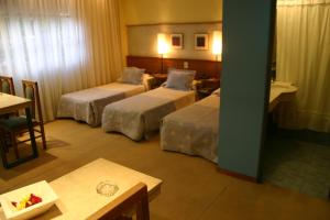 Ліжко або ліжка в номері Hotel Cordon Del Plata