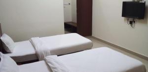 Fortune Village Hotel的电视和/或娱乐中心