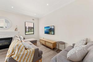 Posezení v ubytování Moorooba Crescent 5 Nelson Bay