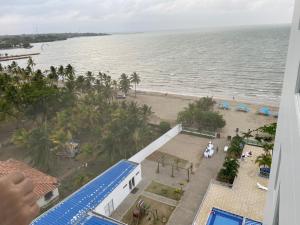 a view of the beach from the balcony of a resort at Apartamento con balcon y vista al mar en Coveñas in Coveñas