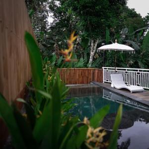 Bazén v ubytování Triyana Resort and Glamping nebo v jeho okolí