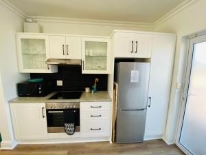 Dapur atau dapur kecil di Modern 3 Bedroom Townhouse in St Francis Bay