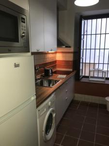 Kuchyň nebo kuchyňský kout v ubytování Apartamento Completo Santa Marina