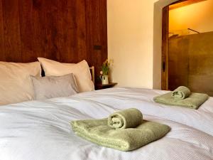 Ένα ή περισσότερα κρεβάτια σε δωμάτιο στο Na Golfu +51 φωτογραφίες