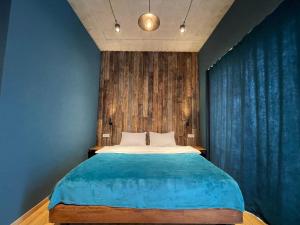 Llit o llits en una habitació de Hotel Misty Mountain