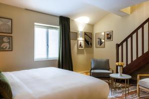 מיטה או מיטות בחדר ב-Grand Hotel d'Orange, BW Signature Collection