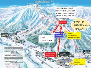 南魚沼市にあるIshiuchi Ski Centerの山を背景にしたスキー場地図