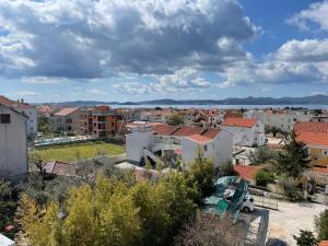 vistas a una ciudad con edificios en Rooms and Apartments Ana, en Zadar