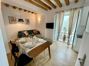 Televízia a/alebo spoločenská miestnosť v ubytovaní GATU PREMIUM Villa Galeona, con terraza chillout privada