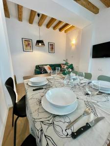 Televízia a/alebo spoločenská miestnosť v ubytovaní GATU PREMIUM Villa Galeona, con terraza chillout privada