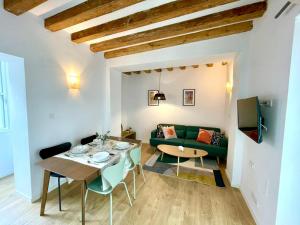 Televízia a/alebo spoločenská miestnosť v ubytovaní GATU PREMIUM Villa Galeona, con terraza chillout privada
