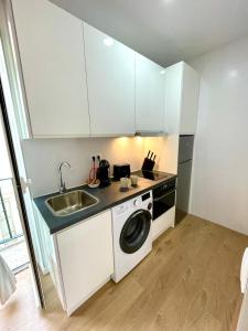 Kuchyňa alebo kuchynka v ubytovaní GATU PREMIUM Villa Galeona, con terraza chillout privada