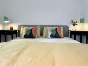 Posteľ alebo postele v izbe v ubytovaní GATU PREMIUM Villa Galeona, con terraza chillout privada