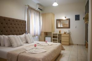 Postel nebo postele na pokoji v ubytování Hotel Karagianni