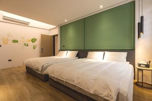 A bed or beds in a room at Sugar Island Inn