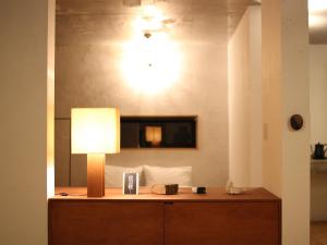 En TV eller et underholdningssystem på ON THE SAME HOTEL-All suite-