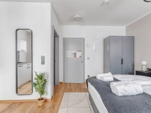 Łóżko lub łóżka w pokoju w obiekcie limehome Villach Gerbergasse