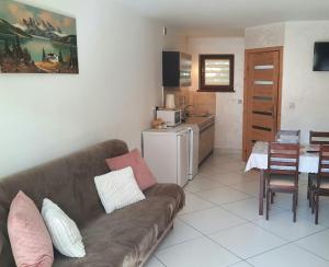 Kuchyňa alebo kuchynka v ubytovaní Apartamenty U Samków