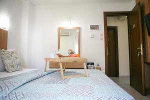 Postel nebo postele na pokoji v ubytování Hotel Karagianni