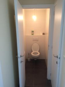 Koupelna v ubytování Privé-kamer centrum Oostende met eigen badkamer/wc