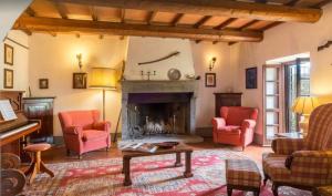 Posezení v ubytování Exclusive Villa Parrano - countryside with pool