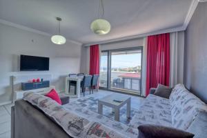 TV a/nebo společenská místnost v ubytování Dalyan Elit Apart Otel