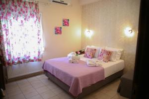 Postel nebo postele na pokoji v ubytování Hotel Karagianni