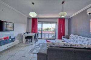 TV a/nebo společenská místnost v ubytování Dalyan Elit Apart Otel