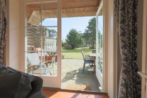 an open door to a patio with a table and chairs at Drutenhüs in Wenningstedt