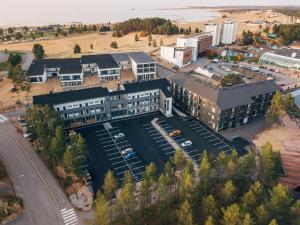 an overhead view of a building with a parking lot at Hilmantori Apartments by Hiekka Booking in Kalajoki