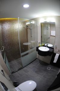 Bathroom sa Prime Hotel