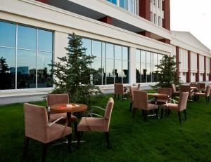 A restaurant or other place to eat at Anemon Malatya Hotel