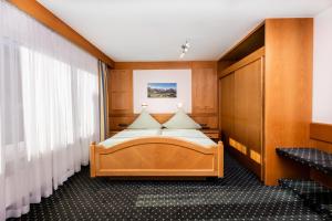 a bedroom with a bed in a room at Zweistapfenweg 9a in Oberstdorf