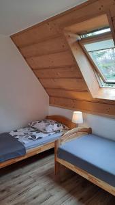 Posteľ alebo postele v izbe v ubytovaní Apartamenty U Samków