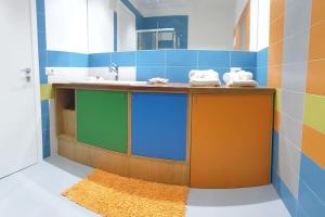 Kuchyňa alebo kuchynka v ubytovaní RgB_Apartments
