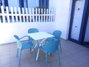 a table and chairs in a room with a fence at Los Barqueros 25 by Best Holidays Fuerteventura in Corralejo