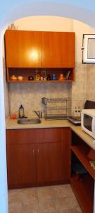 Kuchyň nebo kuchyňský kout v ubytování Guest House Evin Rai