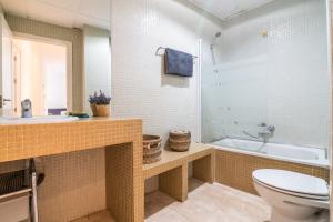 Kúpeľňa v ubytovaní tuGuest Isabel la Catolica II Apartment